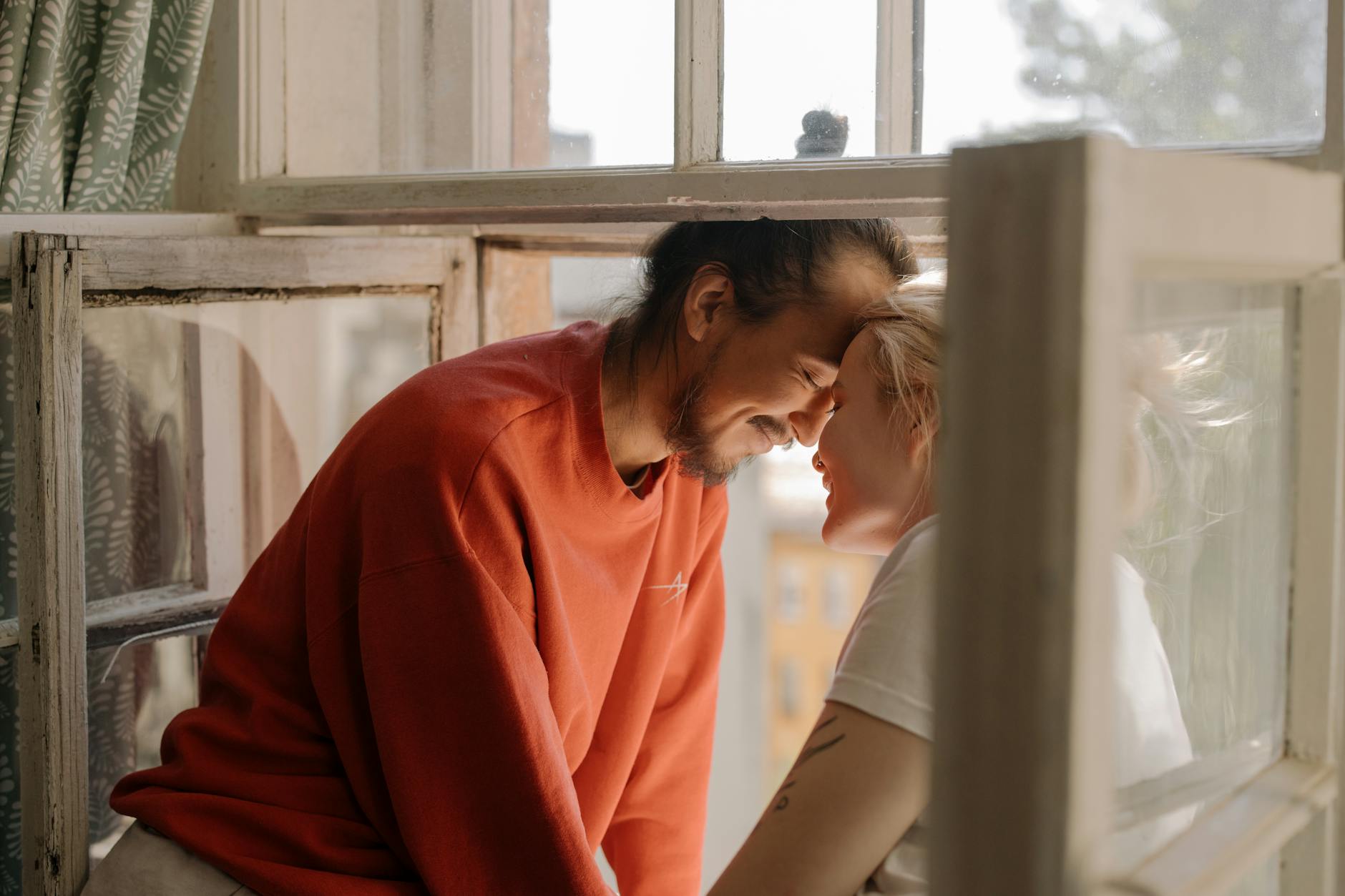 自己愛と恋愛の関係性を表す温かいイメージ