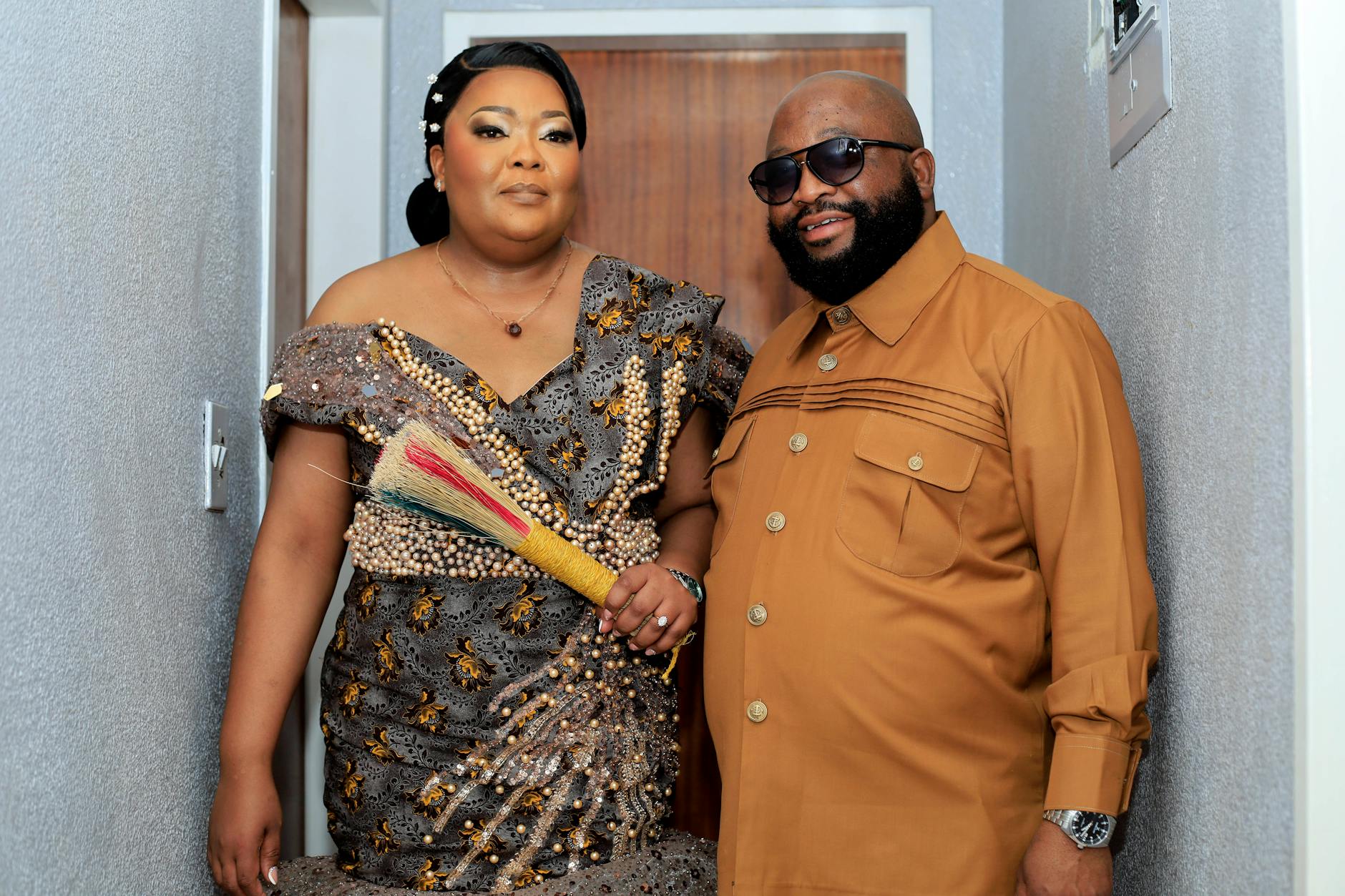 文化的背景の違いを象徴する国際的なカップルの心理的つながり