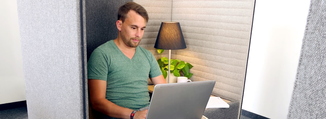 リングライトを使ってビデオ通話する様子