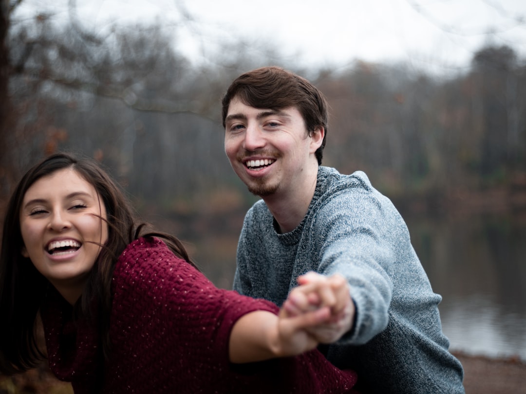 日記を書く女性の手元