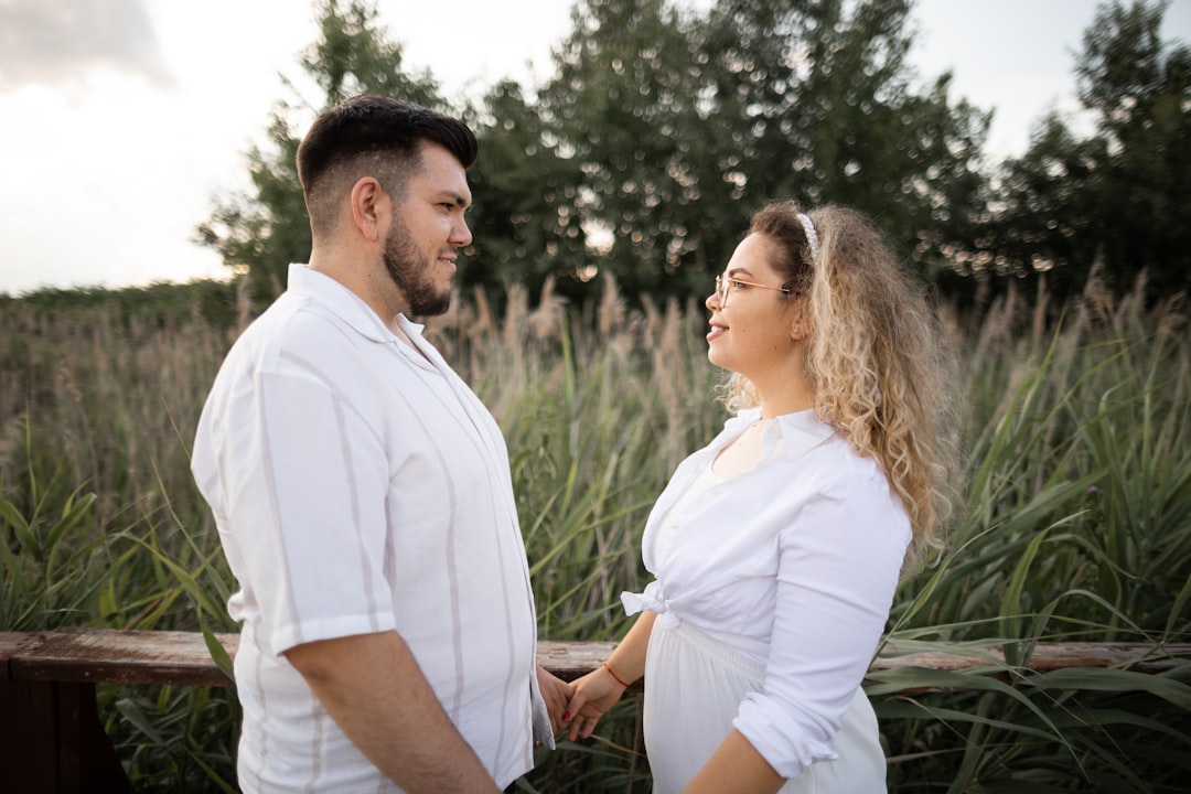 自己肯定感を高めて幸せな恋愛をしているカップル